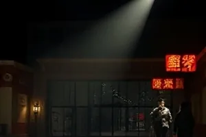 影视网首页主视觉：深蓝夜幕下的放映厅轮廓与光束